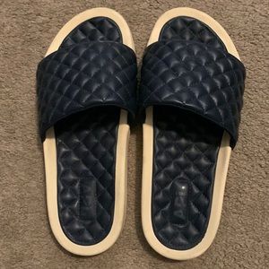 APL lusso slides, dark blue and cream